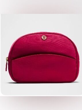 Lululemon-City Essentials Pouch 4L-Berry NWT